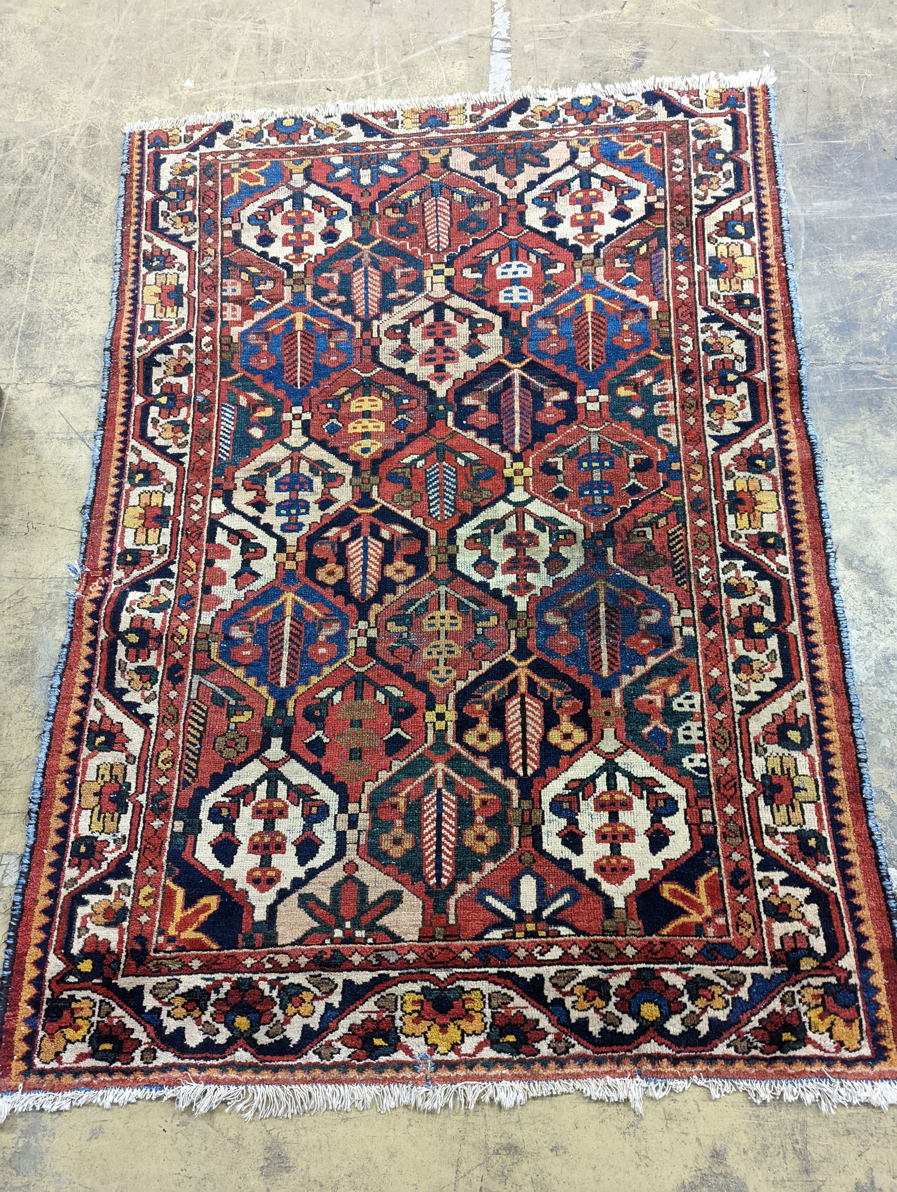 A Hamadan polychrome rug, 190 x 136cm